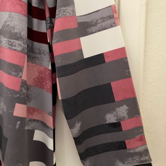 Alfa I Printed Asymmetrical Swing Knit Tunic - Picture 7 of 12